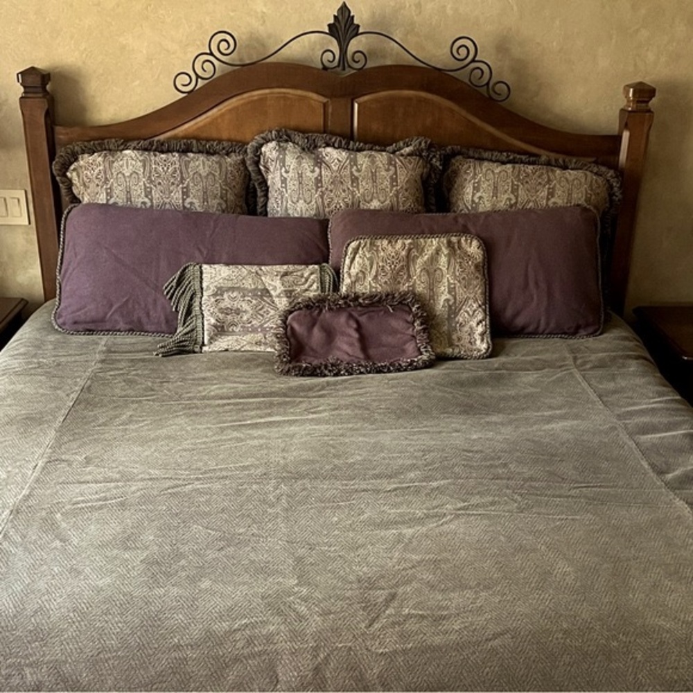 THROW PILLOWS only 9-Piece Luxury Custom King Bedding set sold in 3 sets…